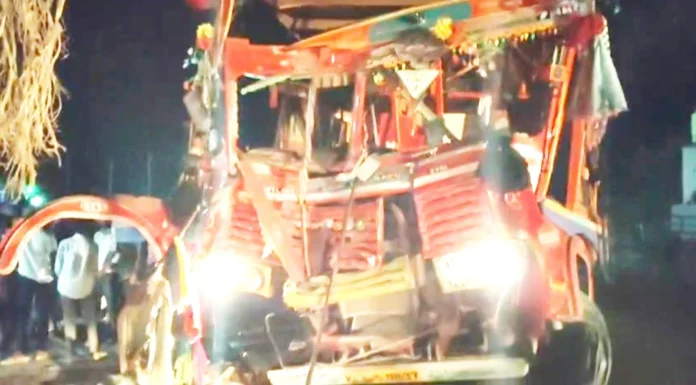 ಲಾರಿಗಳ ನಡುವೆ ಡಿಕ್ಕಿ: ಹಲವರಿಗೆ ಗಾಯ