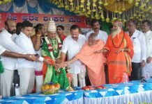 ಗ್ರಾಮೀಣ ಮಠಗಳ ಪುನಶ್ಚೇತನಕ್ಕೆ ಡಿವಿಎಸ್ ಕರೆ