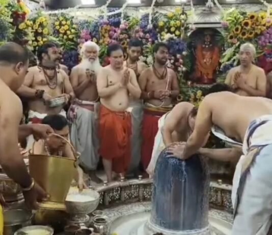 ಮಹಾಕಾಳೇಶ್ವರ ದೇವಾಲಯದಲ್ಲಿ ವೈಭವದ ರುದ್ರಾಭಿಷೇಕ ಪೂಜೆ