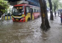 ಮುಂಬೈನಲ್ಲಿ ವರುಣನ ಅಬ್ಬರ : ರೆಡ್ ಅಲರ್ಟ್