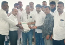 ಸ್ಥಳೀಯ ಕಬ್ಬು ಕಟಾವು ಯಂತ್ರಕ್ಕೆ ಆದ್ಯತೆ ನೀಡಿ