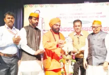 ಕಾಯಕವೇ ಕೈಲಾಸ ತತ್ವಕ್ಕೆ ಉದಾಹರಣೆಯಾಗಿದ್ದ ಹಡಪದ ಅಪ್ಪಣ್ಣನವರ ಆದರ್ಶ ಮೈಗೂಡಿಸಿಕೊಳ್ಳಿ: ಗುಣತೀರ್ಥವಾಡಿಯ ಬಸವಪ್ರಭು ಸ್ವಾಮೀಜಿ ಕರೆ