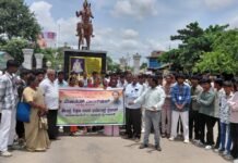 ಪರಿಸರವಾದಿ ಸೋನಮ್ ವಾಂಗ್ಚೆಕ್ ಬೆಂಬಲಿಸಿ, ಧರ್ಮೇಂದ್ರ ಪ್ರಧಾನ ರಾಜೀನಾಮೆ ಒತ್ತಾಯಿಸಿ ಪ್ರತಿಭಟನೆ