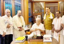 ಧರ್ಮಸ್ಥಳದಲ್ಲಿ ಮಂಜುನಾಥ ಸ್ವಾಮಿ ದರ್ಶನ ಪಡೆದ ಎಂ. ವೀರಪ್ಪ ಮೊಯ್ಲಿ