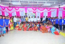 ನಟ ಚಿರಂಜೀವಿ ೭೧ನೇ ಹುಟ್ಟುಹಬ್ಬ ಆಚರಣೆ: ಪೌರ ಕಾರ್ಮಿಕರಿಗೆ ಸೀರೆ ವಿತರಣೆ