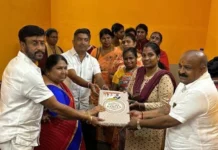 ಮಹಿಳೆಯರಿಗೆ ಸೀರೆ ವಿತರಣೆ