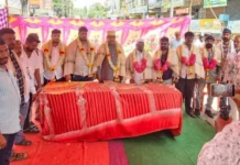 ಸಿಟಿ ಬಸ್ ನಿಲ್ದಾಣದ ಫ್ರೋಟ್ಸ್-ಆಲೂ ಬಂಡಿ ವ್ಯಾಪಾರಿಗಳಿಂದ ಈದ್ ಮಿಲಾದ್ ಅನ್ನ ಸಂತಾರ್ಪಣೆ: ಸೂರ್ಯವಂಶಿಗೆ ಸನ್ಮಾನ