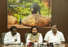 ರೈತರ ನೆರವಿಗೆ ಧಾವಿಸಲು ಅಧಿಕಾರಿಗಳು ಕಡ್ಡಾಯವಾಗಿ ಕ್ಷೇತ್ರ ಭೇಟಿ ನಡೆಸಬೇಕು : ನಾಗೇಂದ್ರ