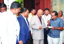 ಅಧಿಕಾರಿಗಳ ವರ್ಗಾವಣೆಗೆ ಒತ್ತಾಯ