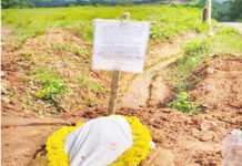 ಅಧಿಕಾರಿಗಳ ನಿರ್ಲಕ್ಷ್ಯಕ್ಕೆ ಬೇಸತ್ತ ಮಗತಂಡಿ ಗ್ರಾಮಸ್ಥರು; ಕೊಳಚೆ ನೀರು ತುಂಬಿದ್ದ ಚರಂಡಿ ಬಂದ್, ವಿನೂತನ ಪ್ರತಿಭಟನೆ