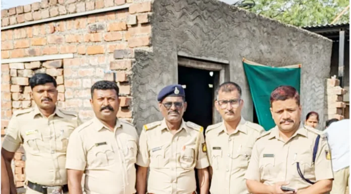 ತೊರವಿ ತಾಂಡಾದಲ್ಲಿ ಅಕ್ರಮ ಕಳ್ಳಭಟ್ಟಿ ಸಾರಾಯಿ ಮಾರಾಟ: 10 ಲೀಟರ್ ವಶ