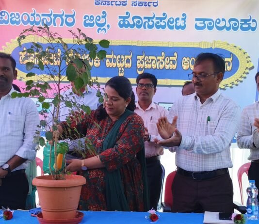 ಅರ್ಜಿದಾರರೊಂದಿಗೆ ಮಾನವೀಯತೆಯಿಂದ ವರ್ತಿಸಿ: ಹೋಬಳಿ ಮಟ್ಟದ ಪ್ರಜಾಸೇವಾ ಕಾರ್ಯಕ್ರಮದಲ್ಲಿ ತಹಶೀಲ್ದಾರ್ ಶೃತಿ ಕಟ್ಟುನಿಟ್ಟಿನ ಸೂಚನೆ
