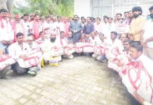 ಕಟ್ಟಡ ಹಾಗೂ ಇತರೆ ಕಾರ್ಮಿಕರಿಗೆ ಸುರಕ್ಷತಾ ಕಿಟ್ ವಿತರಿಸಿದ ಸಚಿವ ಲಕ್ಷ್ಮಣ ಸವದಿ