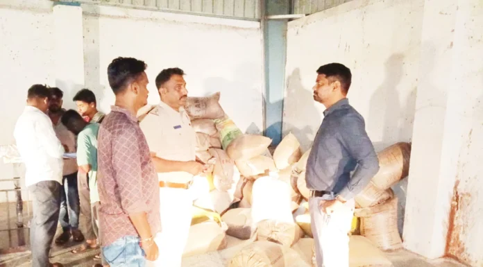 ಪಡಿತರ ಅಕ್ಕಿ ಅಕ್ರಮ ಸಂಗ್ರಹಣೆ:35 ಕ್ವಿಂಟಾಲ್ ಅಕ್ಕಿ ಜಪ್ತಿ,ಪ್ರಕರಣ ದಾಖಲು