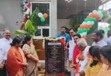 ಶಾಸಕ ಹೆಚ್.ಆರ್.ಗವಿಯಪ್ಪ ರಿಂದಮೊಬೈಲ್ ಕ್ಯಾಂಟೀನ್ ವಾಹನಗಳ ಹಸ್ತಾಂತರ