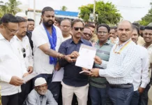 ಹದಗೆಟ್ಟ ರಸ್ತೆ: ರಸ್ತೆ ನಿರ್ಮಾಣಕ್ಕೆ ಆಗ್ರಹಿಸಿದ ಅಂಬೇಡ್ಕರ್ ಸೇನೆ