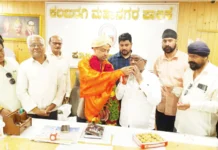 ಬೀದಿ ವ್ಯಾಪಾರಿಗಳ ಸಂಘದಿಂದ ಮೇಯರ್- ಉಪಮೇಯರ್ ಗೆ ಸನ್ಮಾನಬೀದಿಬದಿ ವ್ಯಾಪರಸ್ಥರ ಸಮಸ್ಯೆಗಳ ಪರಿಹಾರಕ್ಕೆ ಸೂರ್ಯವಂಶಿ ಮನವಿ