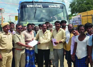 ಬಸ್ ತಡೆದು ಪ್ರತಿಭಟನೆ