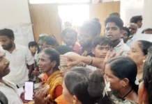 ಸೇಡಂನಲ್ಲಿ ಆಧಾರ್ ಸೇವೆಗೆ ಜನರ ಪರದಾಟ!