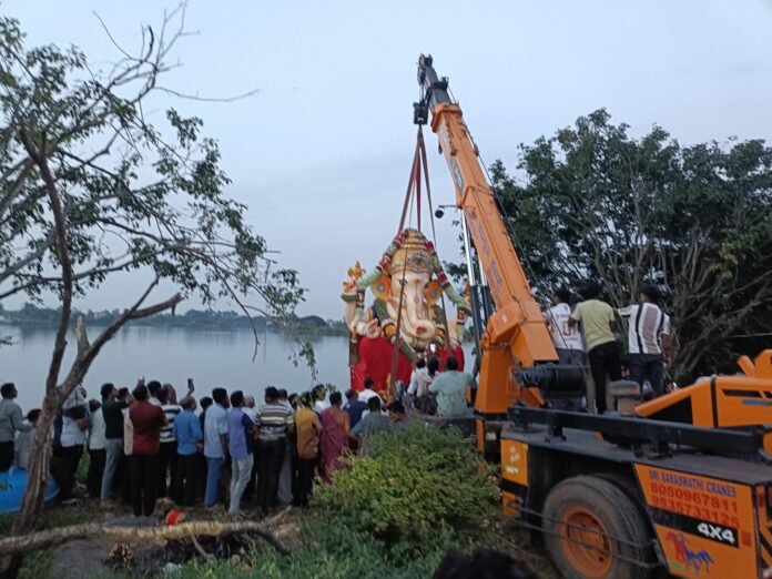 3-vij-1a-ganesha_visarjane