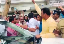 ವಿ ಎಸ್ ಉಗ್ರಪ್ಪ ಕಾರಿಗೆ ಭೋವಿ ಸಮಾಜದ ಮುಖಂಡರ ಮುತ್ತಿಗೆ