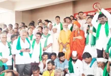 ಜೋಡೆತ್ತಿನ ಕೃಷಿಕರಿಗೆ 11 ಸಾವಿರ ಮಾಸಿಕ ಪ್ರೋತ್ಸಾಹ ಧನ ನೀಡಲು ಆಗ್ರಹಚಿಂಚೋಳಿಯಲ್ಲಿ 100ಕ್ಕೂ ಹೆಚ್ಚು ಎತ್ತಿನ ಬಂಡಿಗಳೊಂದಿಗೆ ರೈತರ ಬೃಹತ್ ಜಾಥಾ; ಮುಖ್ಯಮಂತ್ರಿಗಳಿಗೆ ಮನವಿ ಸಲ್ಲಿಕೆ