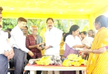 ಮಹಾತ್ಮ ಗಾಂಧಿಜಿ ಕುಷ್ಠರೋಗಿಗಳ ಕಾಲೋನಿಗೆ ಆರೋಗ್ಯ ಅಧಿಕಾರಿಗಳ ಭೇಟಿ