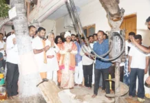 ರೈತರು ಬರದ ಭಯದಿಂದ ಆತ್ಮಸ್ಥೈರ್ಯ ಕಳೆದುಕೊಳ್ಳದಿರಿ: ನಾಲವಾರ ಶ್ರೀ